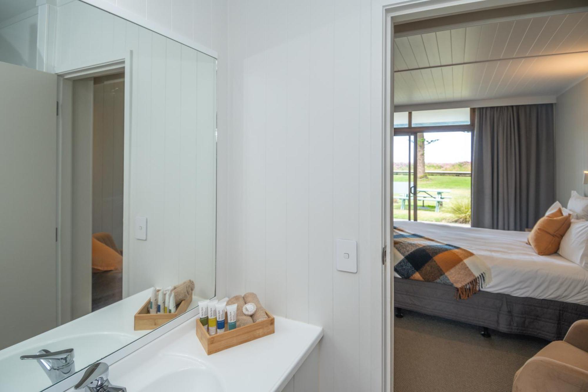 Whispering Sands Beachfront Motel Gisborne Exterior foto